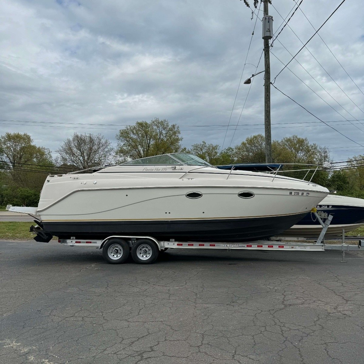 2004 Rinker 270 Fiesta Vee (Boat and Motor) thumbnail
