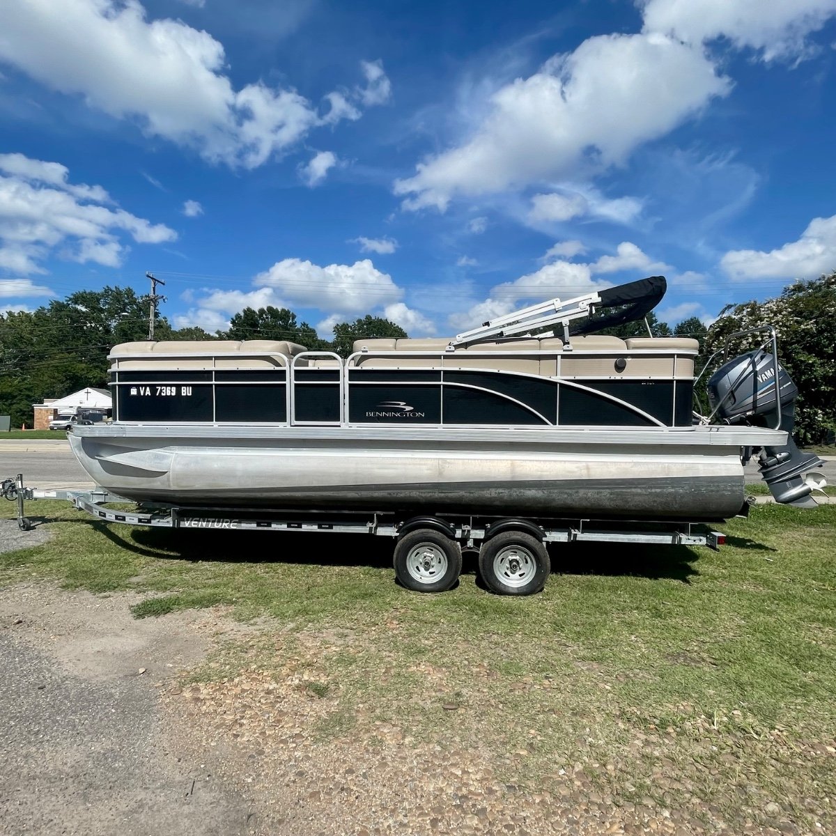 2013 Bennington 22SLX 22′ Tritoon thumbnail
