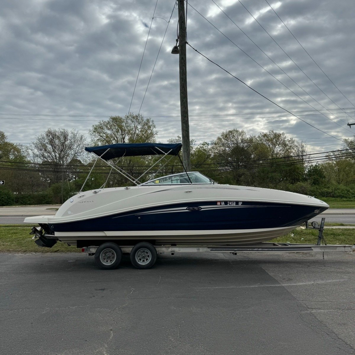 08 Sea Ray 260 Sundeck (Boat and Motor) thumbnail